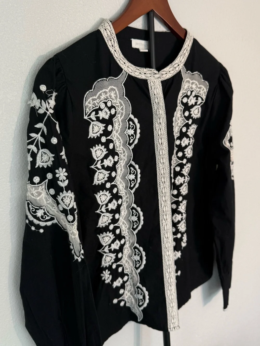 Anthropologie Jennifer Grace Embroidered Button-Down Blouse Black White Floral M